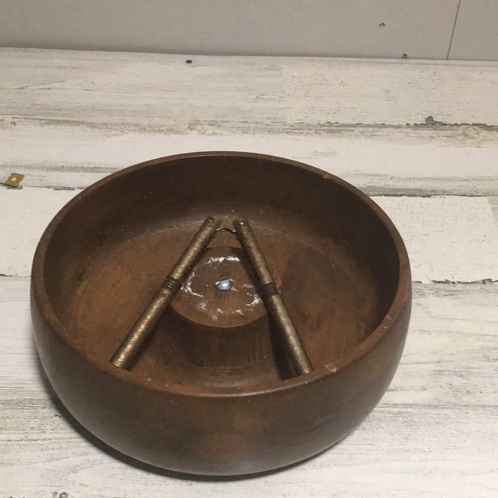 Nut bowl round wooden with cracker